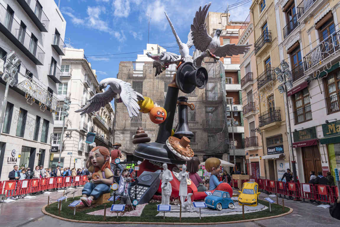 Valencia - fallas 2023 - falla plaza de la Merced - Llamame llamame 03.jpg
